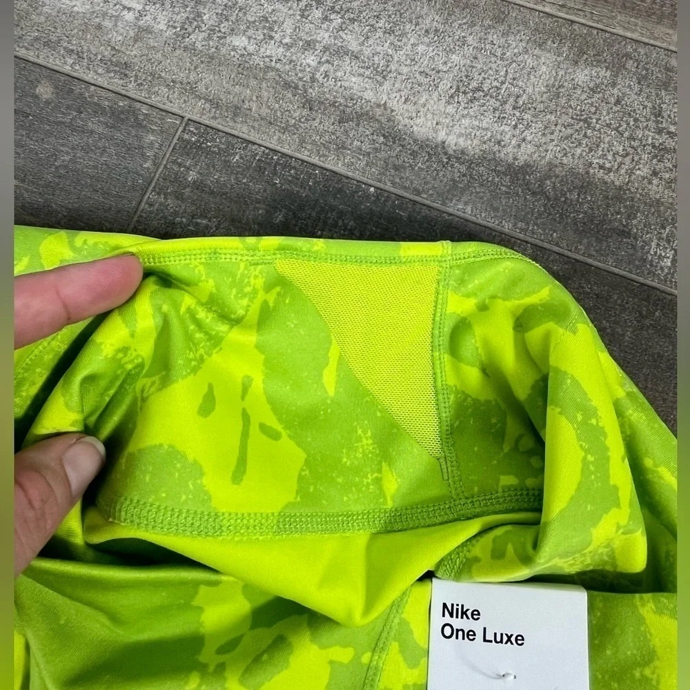 NEW Nike One Luxe Tight Fit Mid Rise Bike Shorts